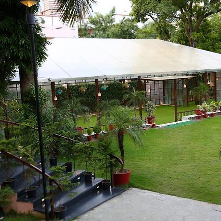 Inderlok Hotel Dehradun Exterior foto
